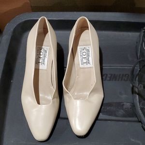 Ladies shoes